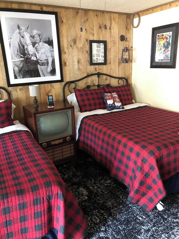 Dusty Boots Motel photo 61