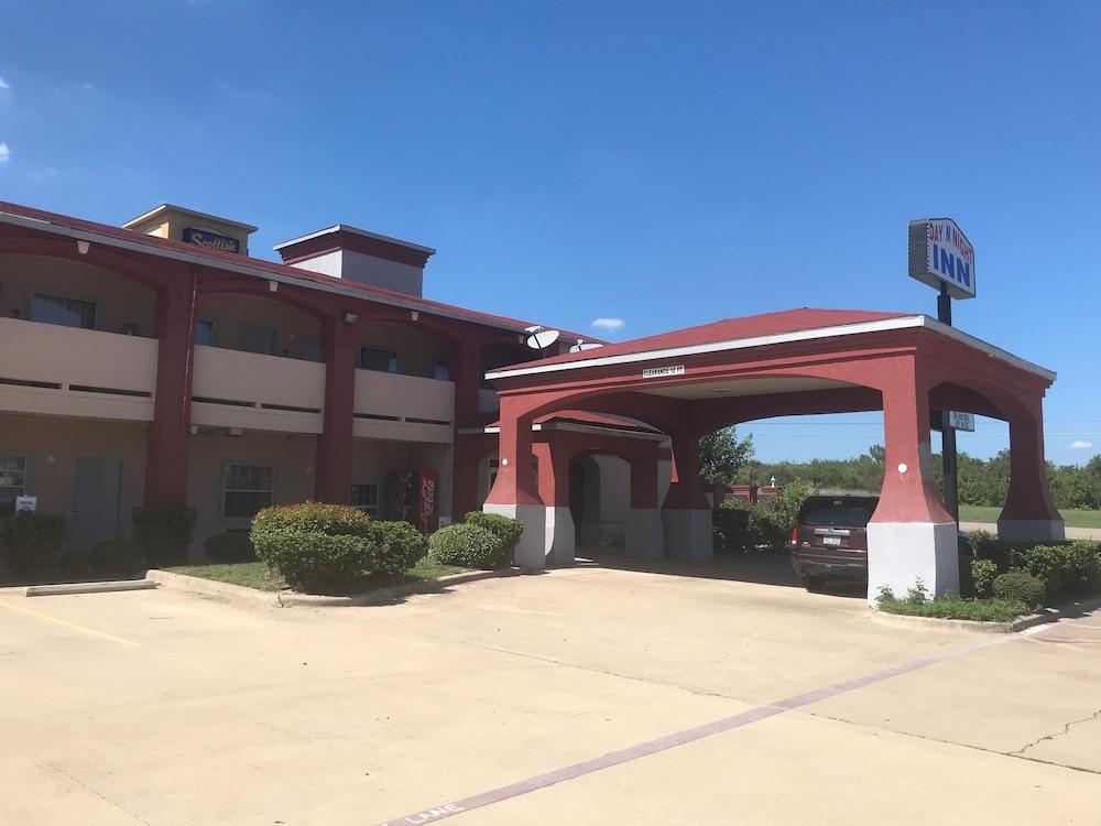 Day N Night Inn photo 1