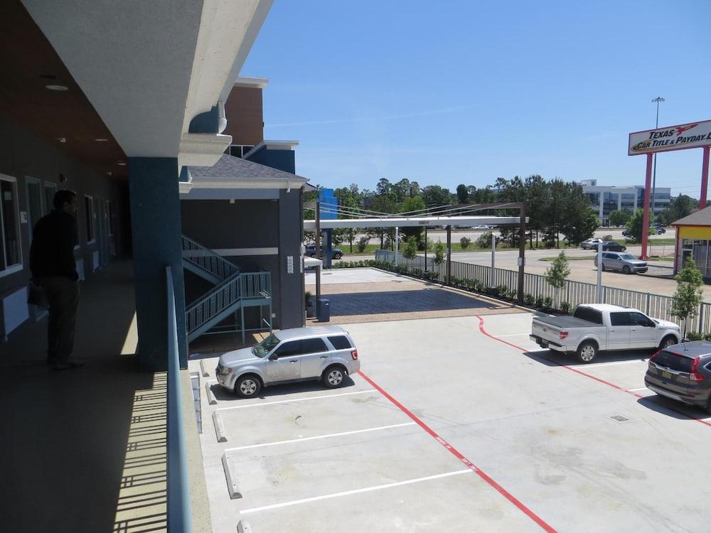 Hotel Blue - Woodlands photo 17
