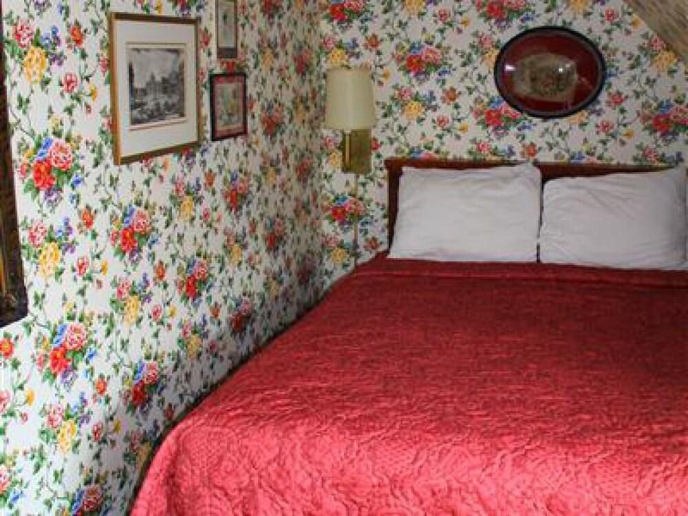 Inn on Mackinac photo 2