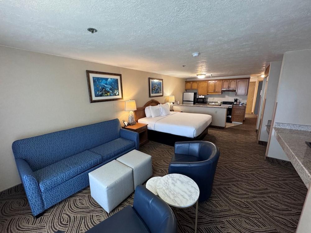 Promenade Inn & Suites Oceanfront photo 7
