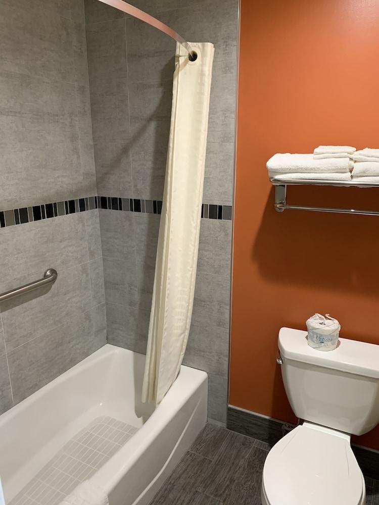 Ontario Inn & Suites photo 39