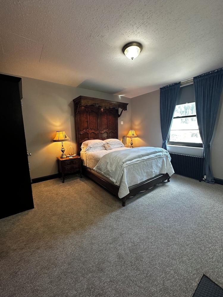 Silverton Mountain Manor photo 6