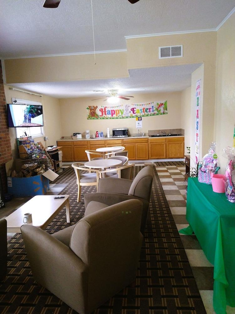 Grand View Plaza Inn & Suites photo 67
