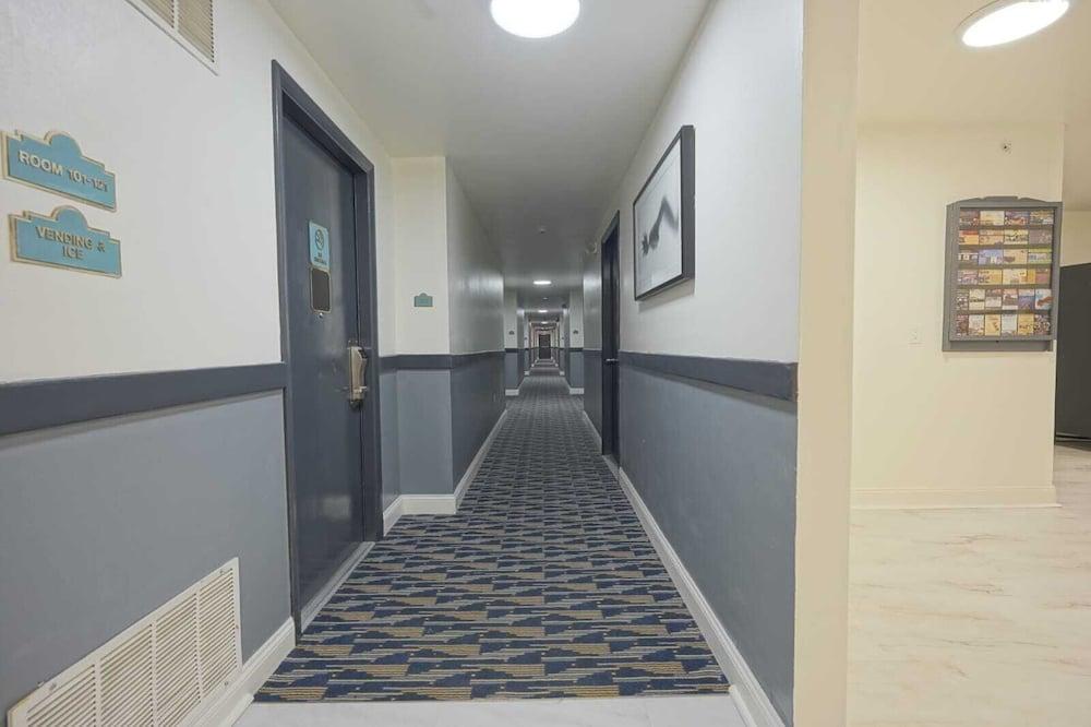 Greenwoods Inn & Suites photo 9