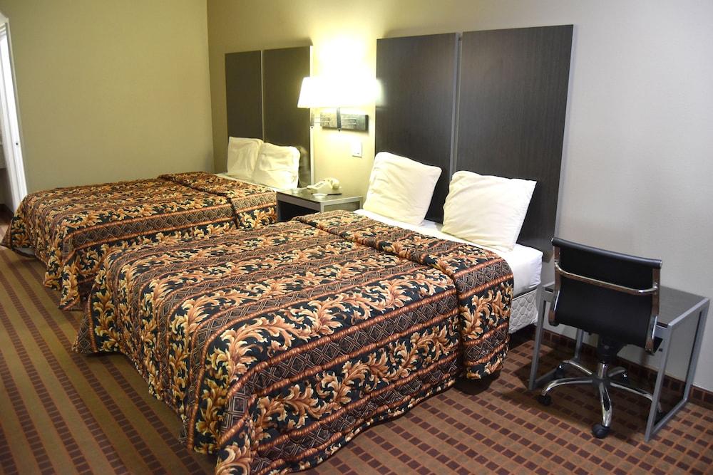 Camelot Inn & Suites Highway 290 NW Freeway photo 17
