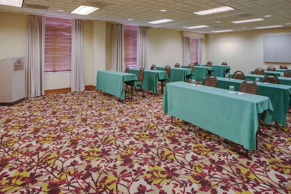 Wingate by Wyndham Chantilly / Dulles Airport photo 12