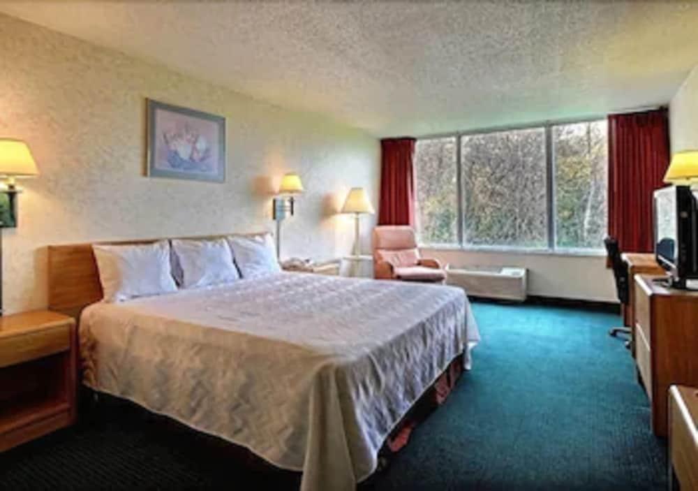 Airport Inn Flint photo 11