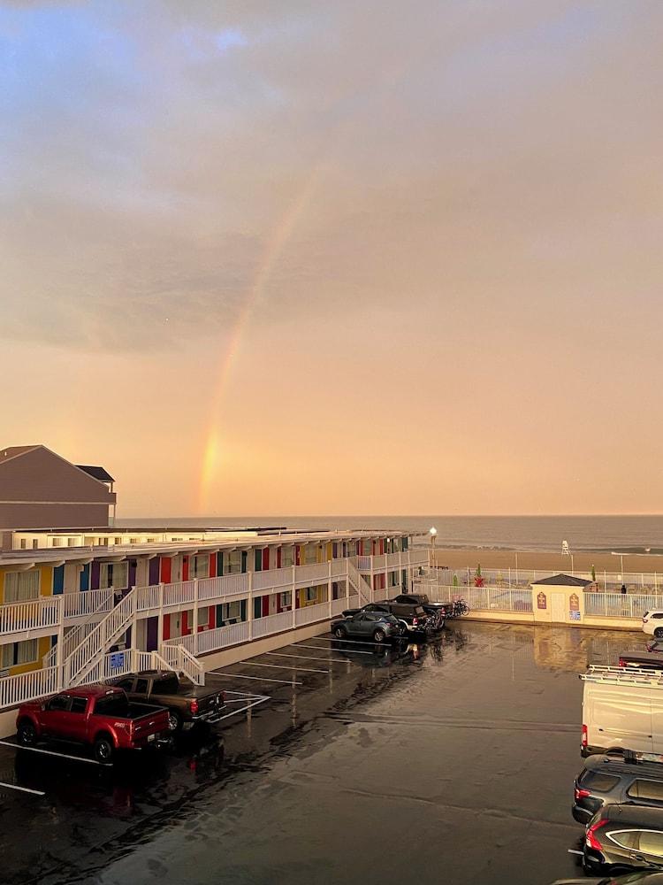 Fish Tales Boardwalk Inn photo 1