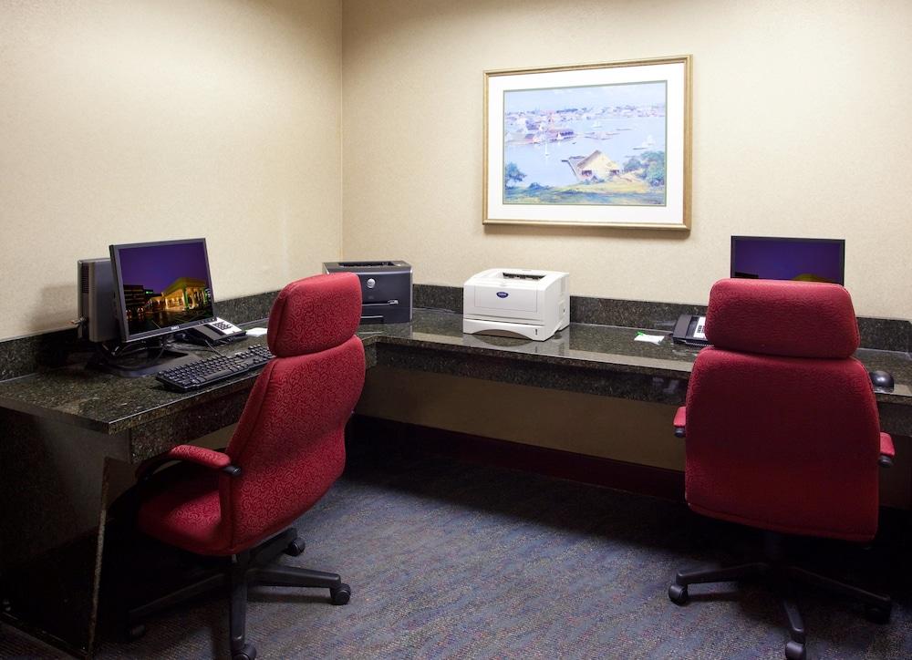 DoubleTree by Hilton Dayton Fairborn photo 19