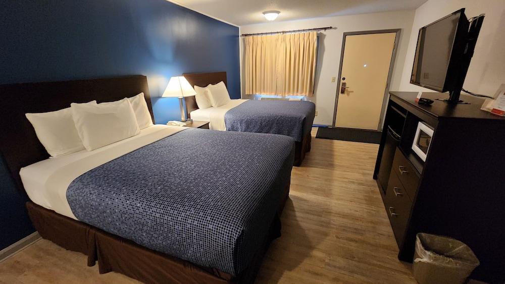 Econo Lodge Lakeshore photo 18