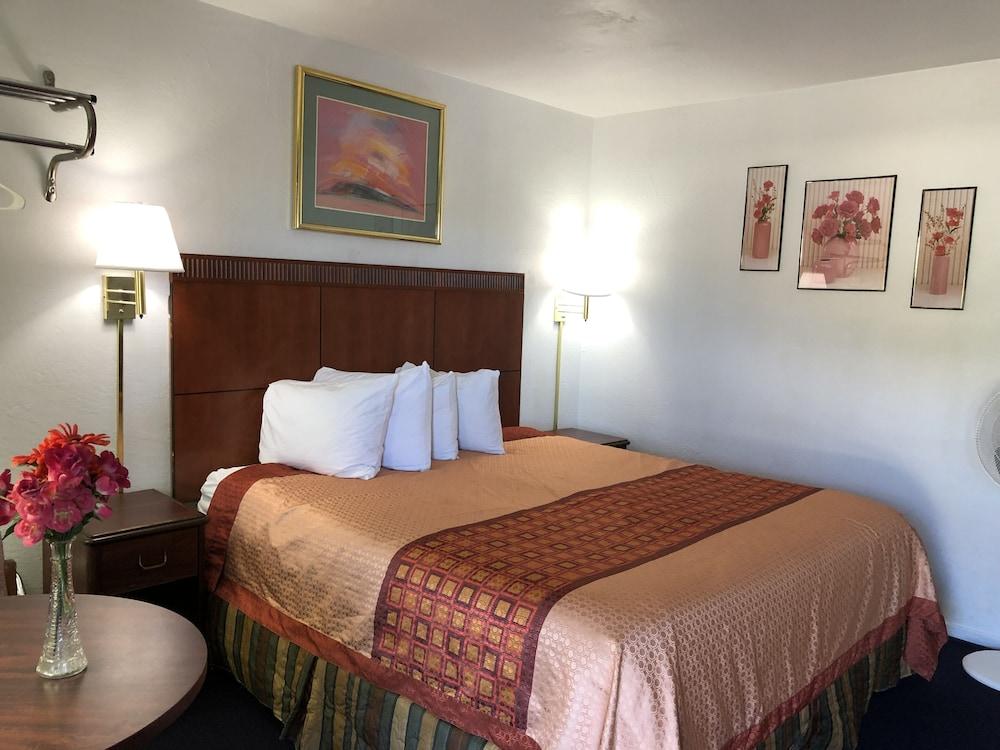 Best Budget Inn photo 7