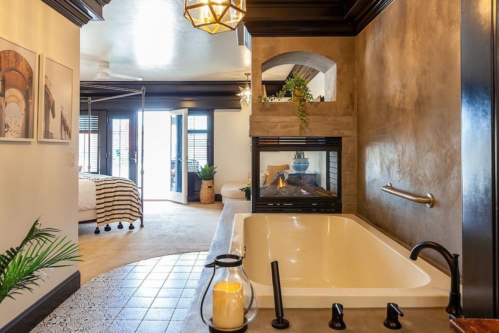 Cameo Heights Mansion photo 69