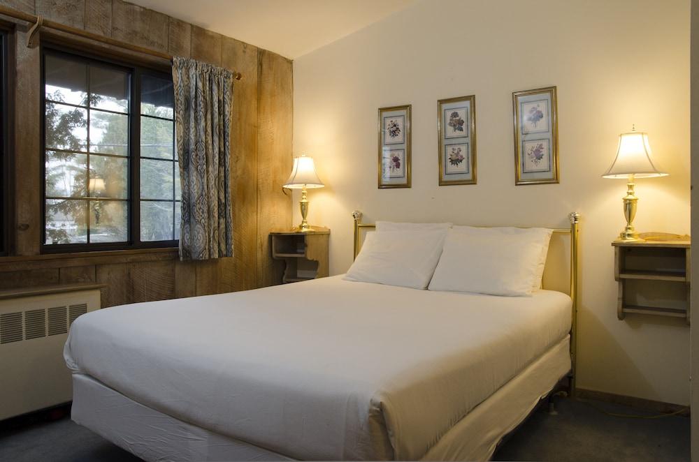 Summit Lodge photo 13