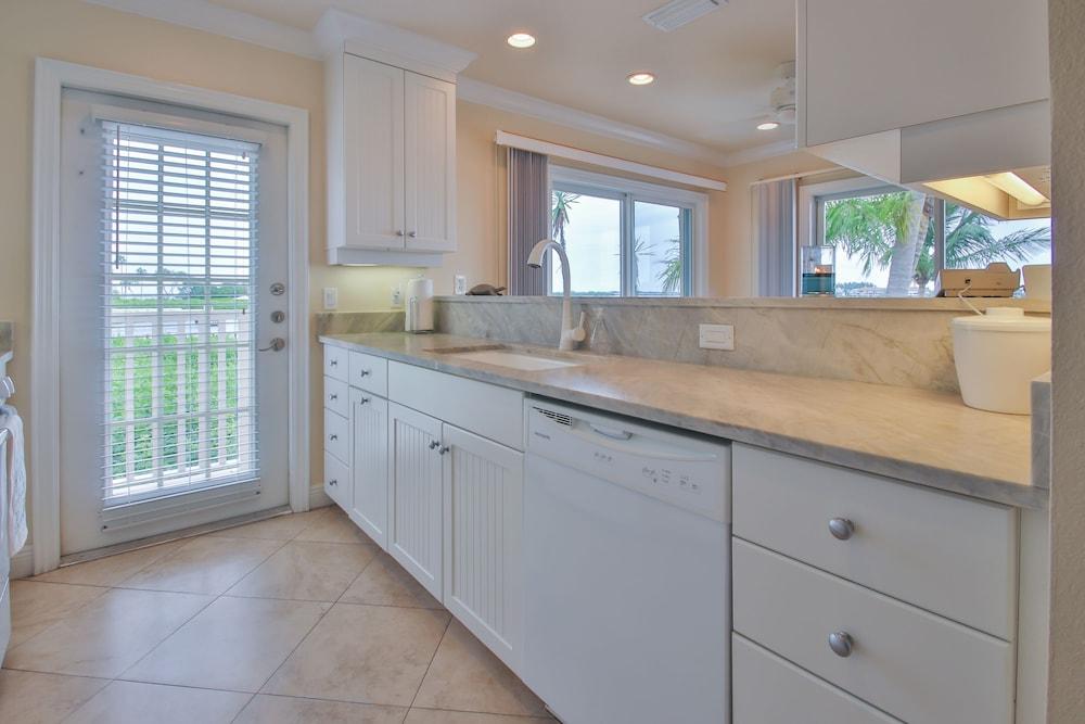 Tortuga Inn Beach Resort photo 95