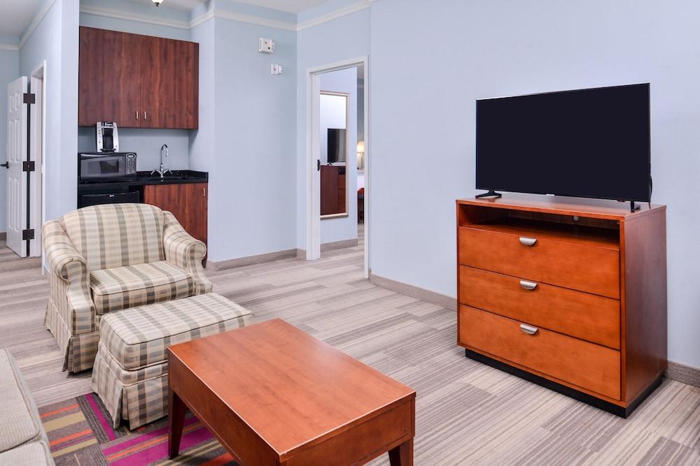 Holiday Inn Express Tampa N I-75 - University Area by IHG photo 10