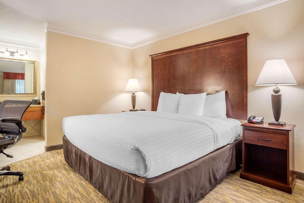 Clarion Inn and Conference Center photo 9