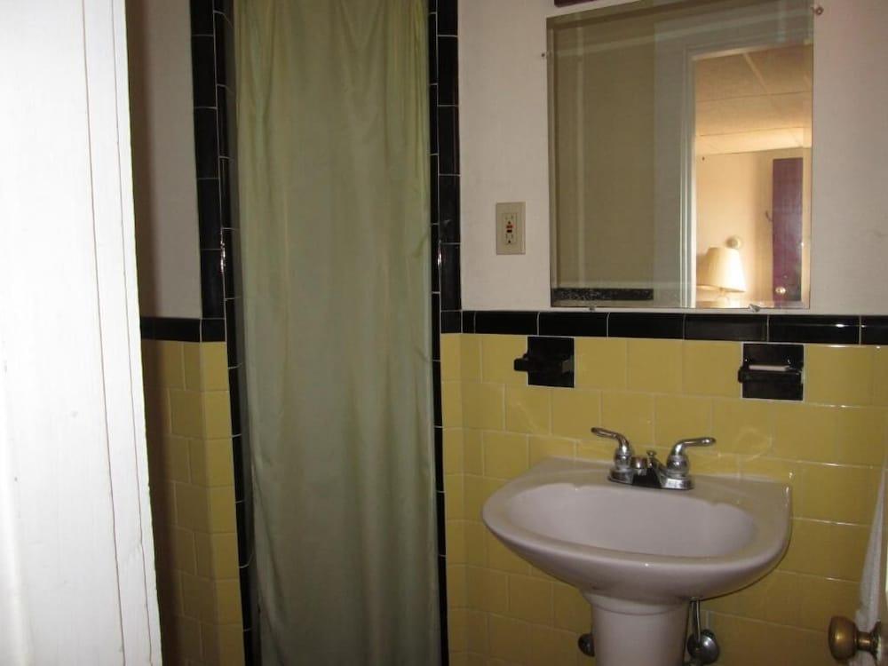 Royal Coach Motor Lodge photo 18