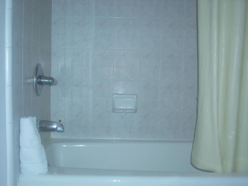 Economy Inn Monterey photo 16