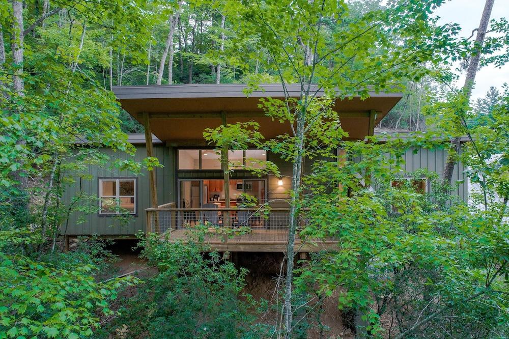 Pilot Cove Forest Lodging photo 1