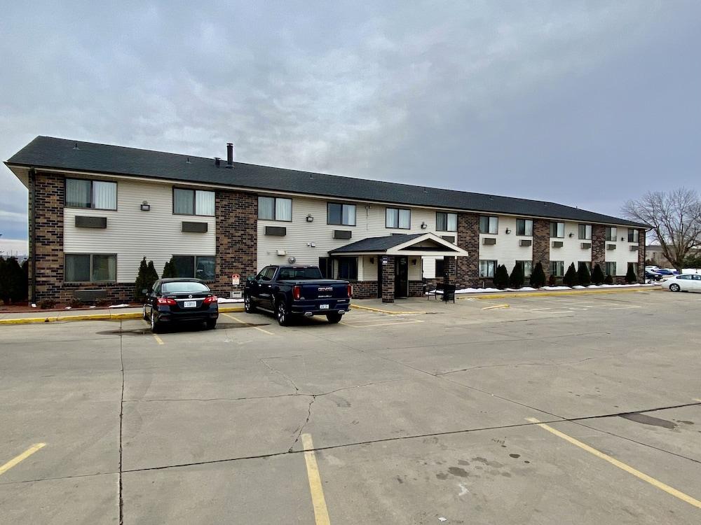 American Inn Cedar Rapids South photo 31
