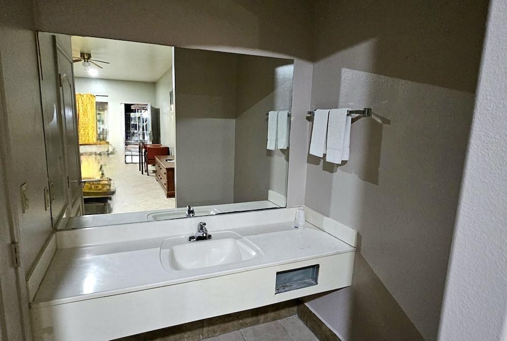 Texas Inn and Suites RGV photo 61