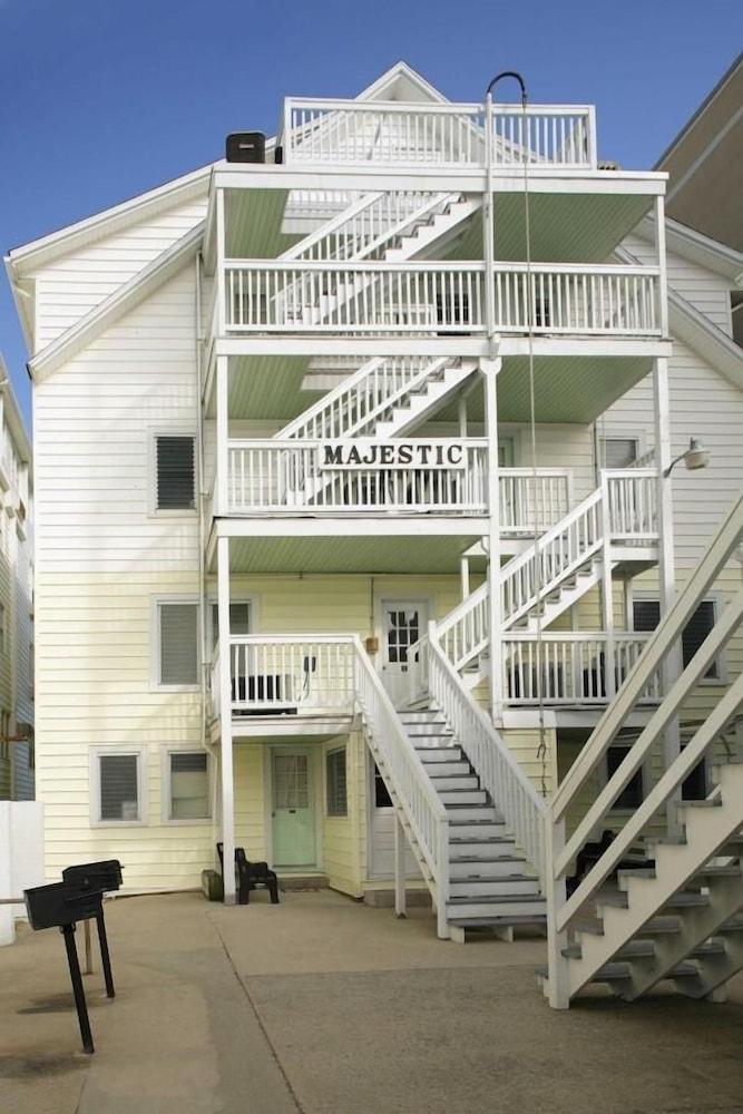 Majestic Hotel & Apartments photo 13