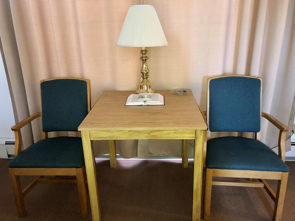Budget Host Cloverland Motel photo 25