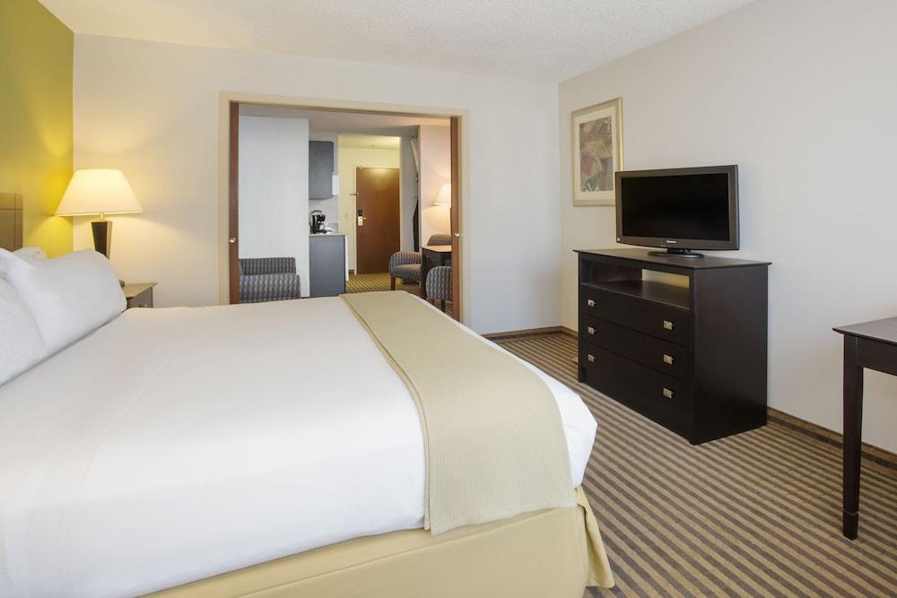 Kalamazoo Hotel and Suites photo 2