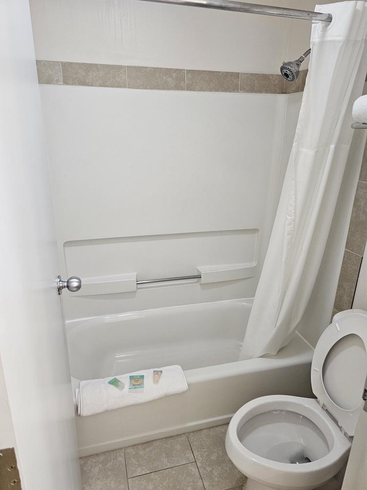 Budgetel Inn & Suites photo 5