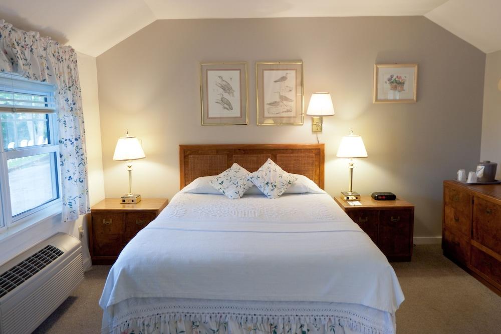Mount Battie Inn photo 71
