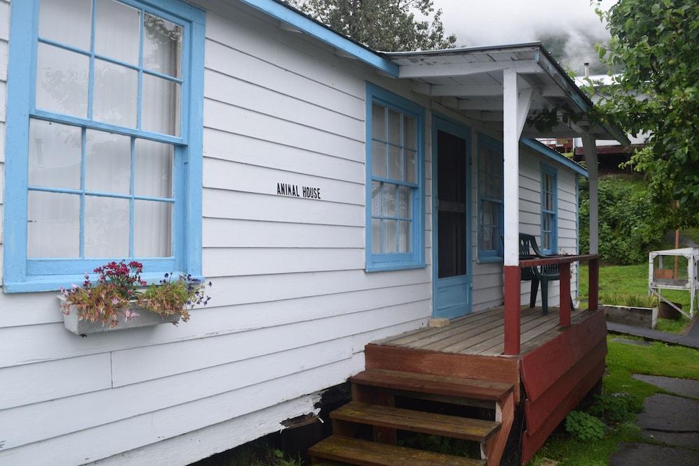 Zachar Bay Lodge Inc photo 2