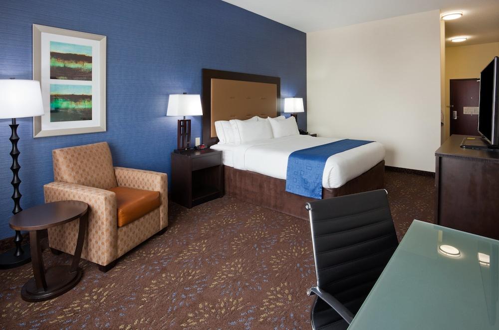 Holiday Inn Express & Suites Davenport by IHG photo 8