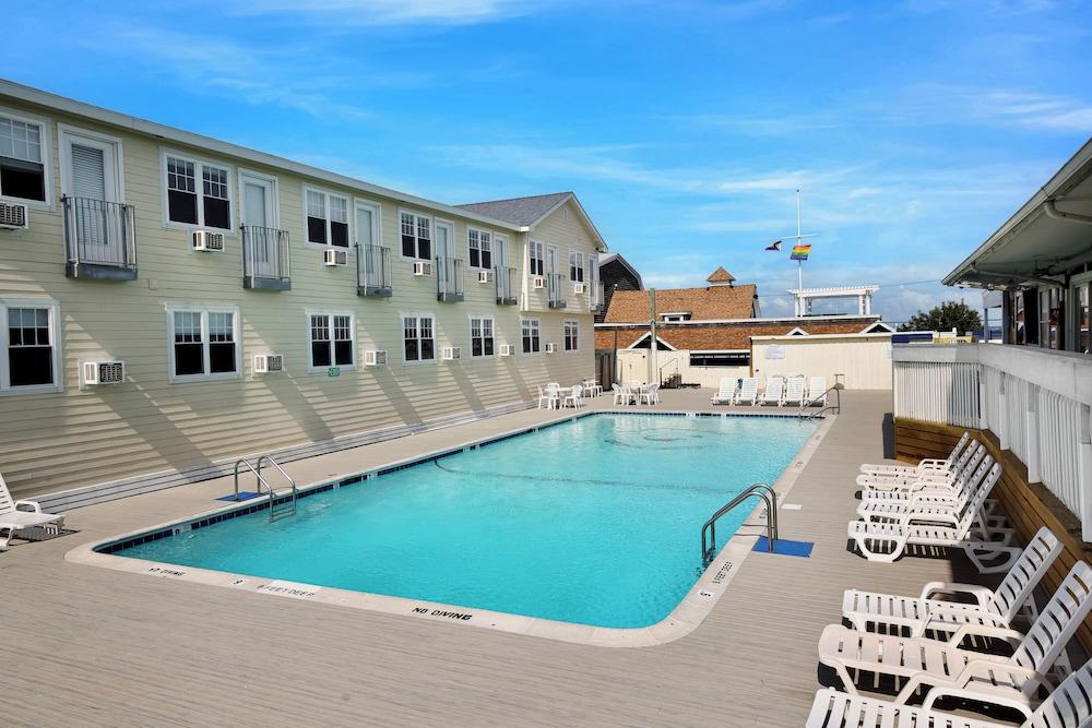 Grove Hotel photo 1