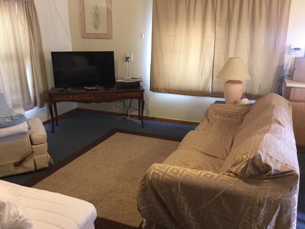 Waters Edge Motel photo 19