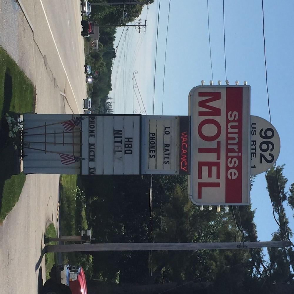 Sunrise Motel photo 26