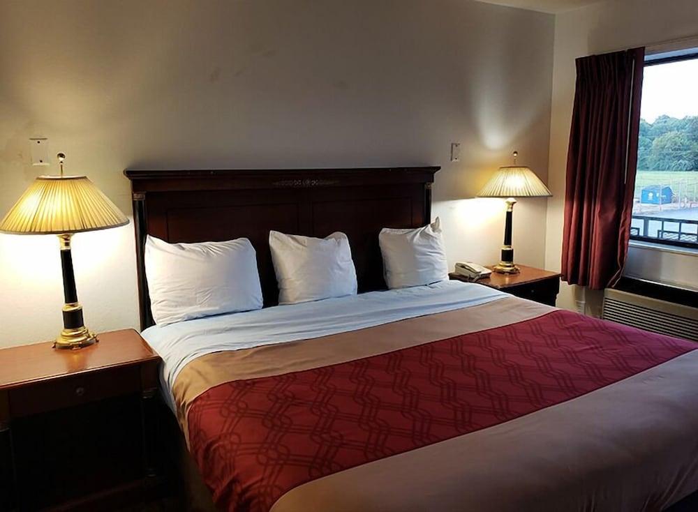 Carbondale Value Inn & Suites photo 3
