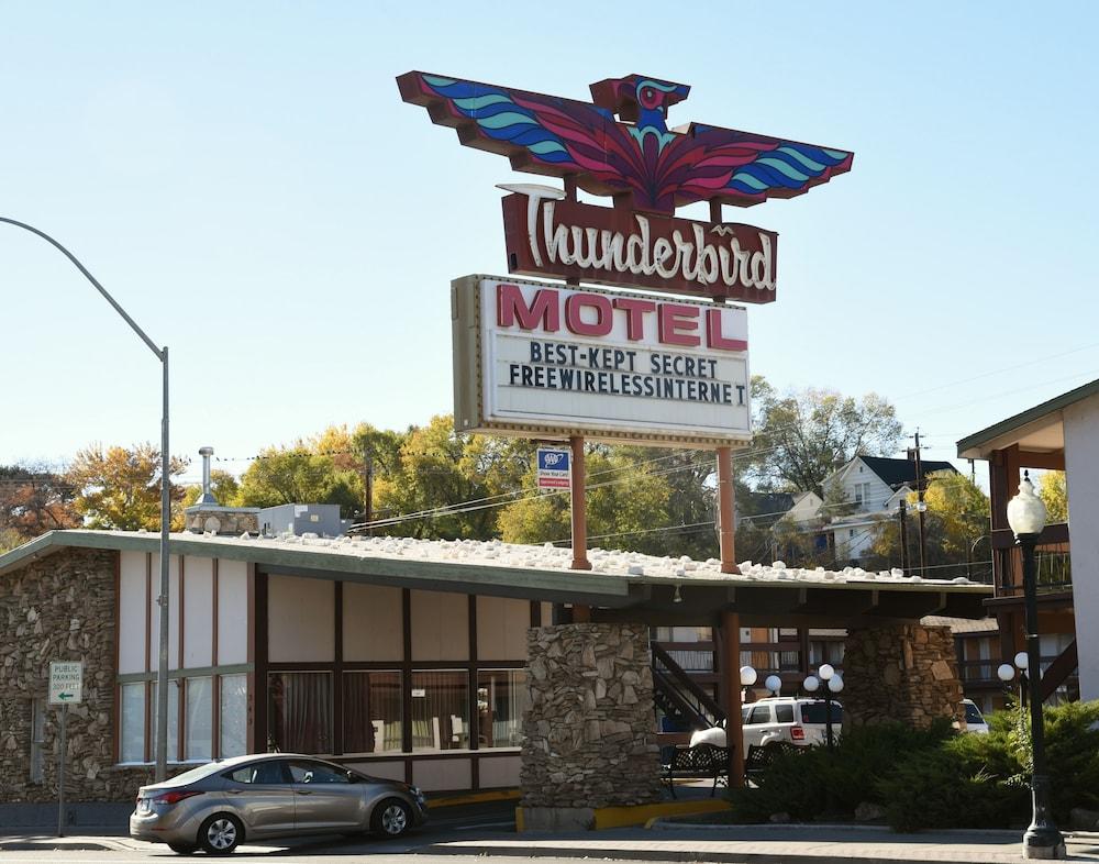 Thunderbird Motel photo 1