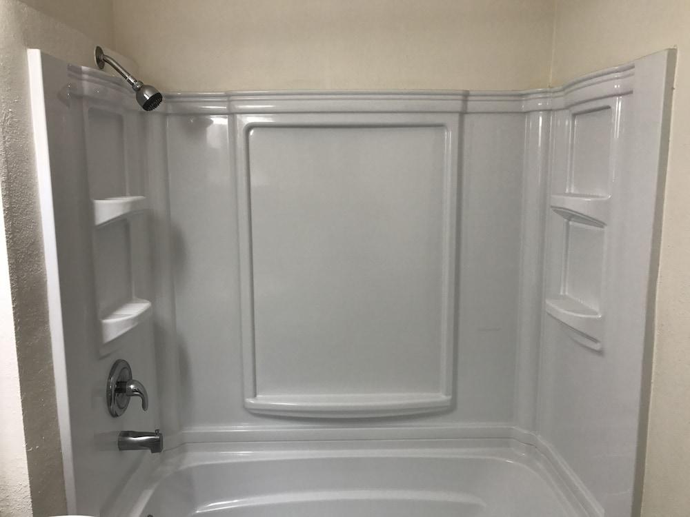 Town House Motel photo 22