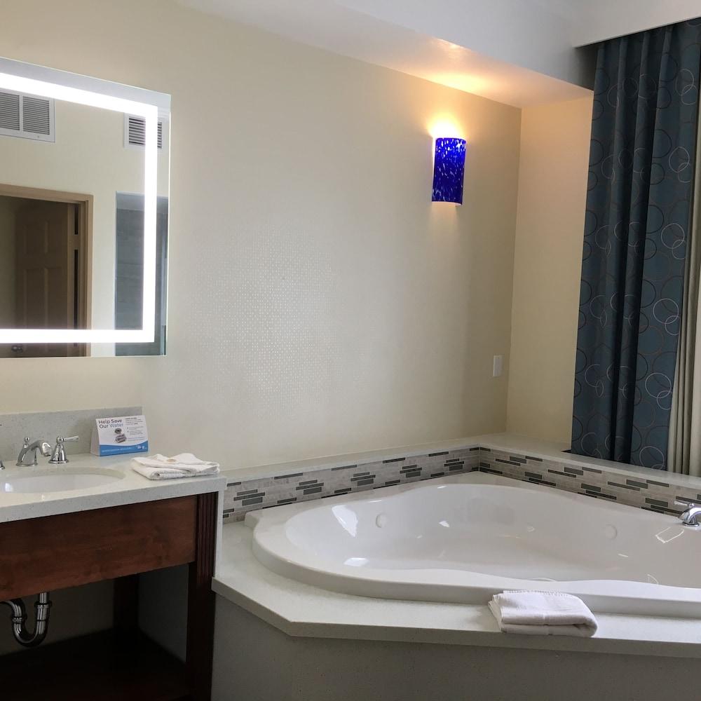 MainStay Suites John Wayne Airport by Choice Hotels photo 39