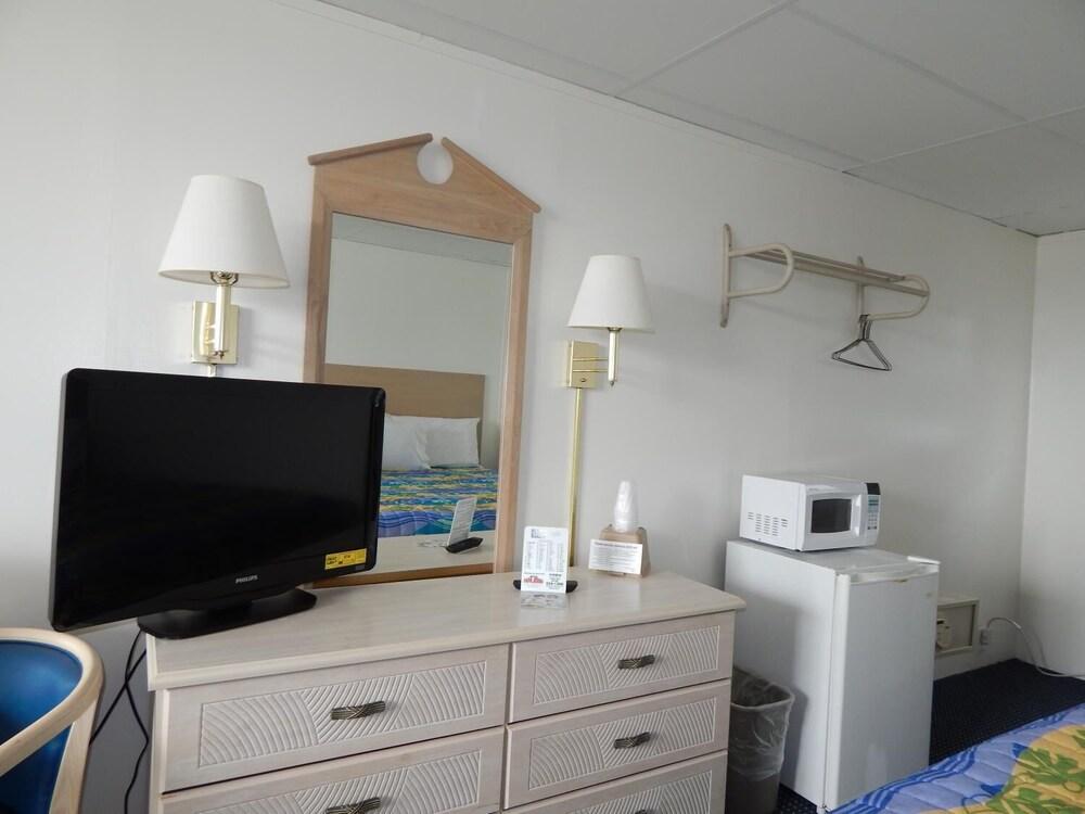 Thunderbird Beach Motel photo 27