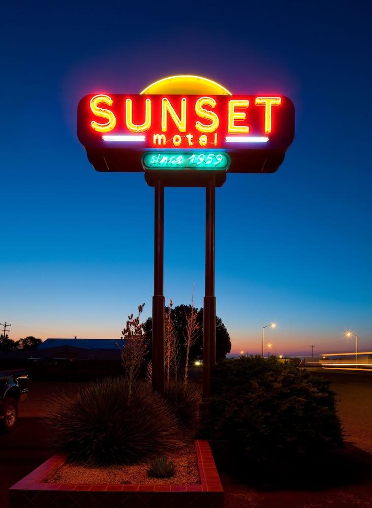 Sunset Motel photo 40