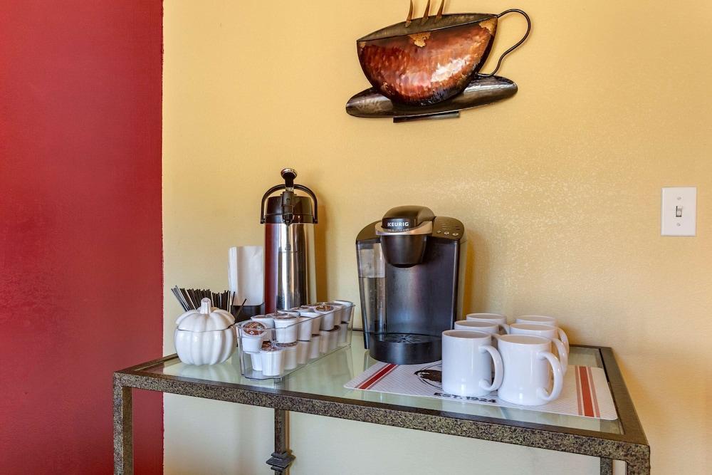 Suburban Studios Albuquerque Uptown photo 6