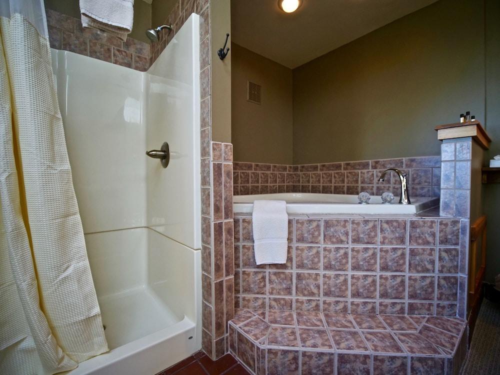 Whaleback Inn photo 44