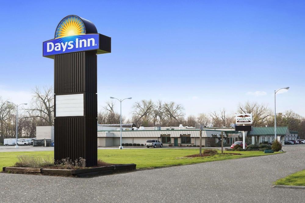 Days Inn by Wyndham Rock Falls photo 16