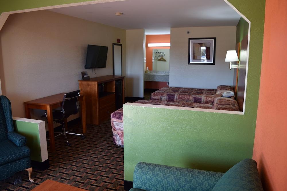 Royal Inn Douglasville photo 6