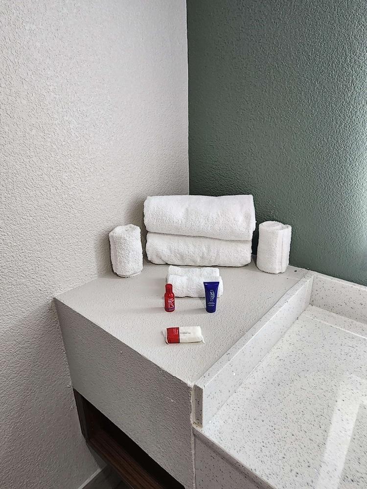 Americas Best Value Inn Longview photo 11