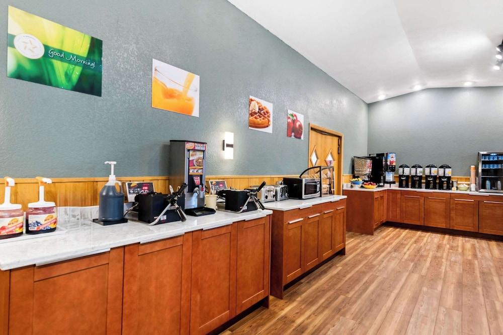 Quality Inn & Suites Munising photo 30