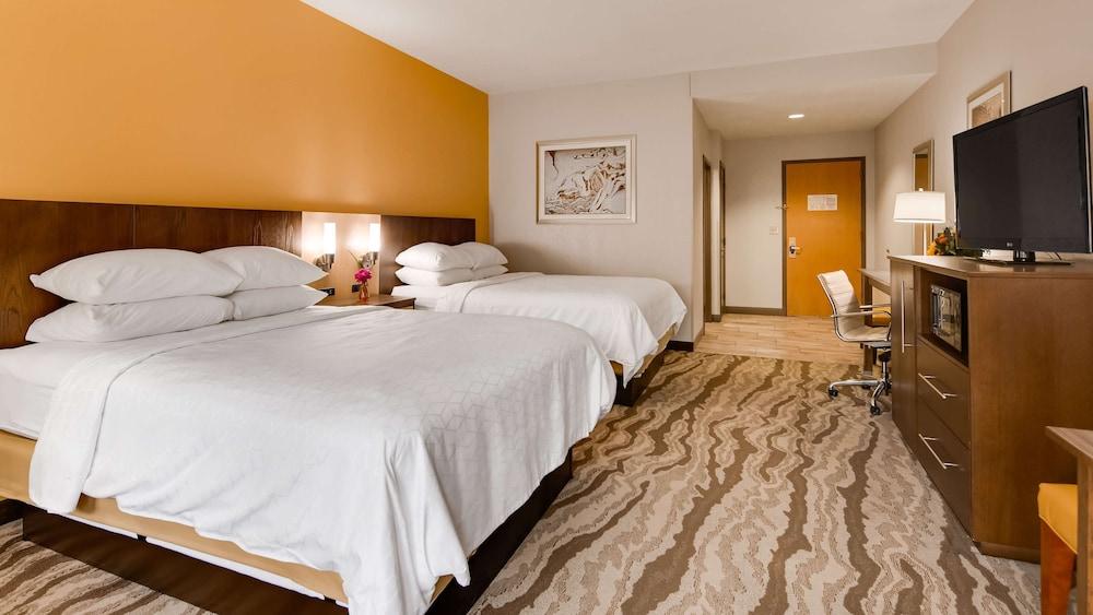 Best Western Plus River Escape Inn & Suites photo 10