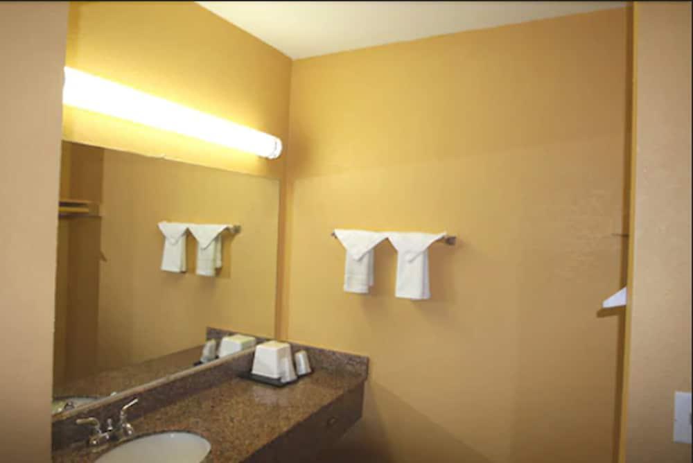 National City Motel photo 11